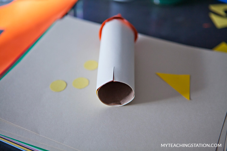 Assembling the toilet paper roll rocket